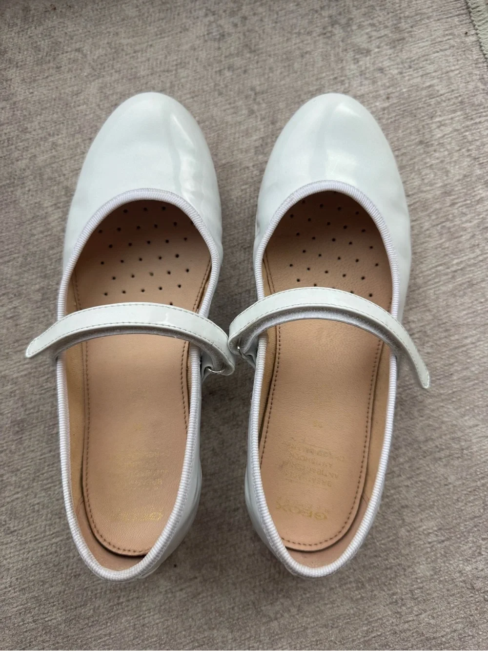 Gently used GEOX Classic White Mary Jane Flats for girls. Size EU 35/US 3.5